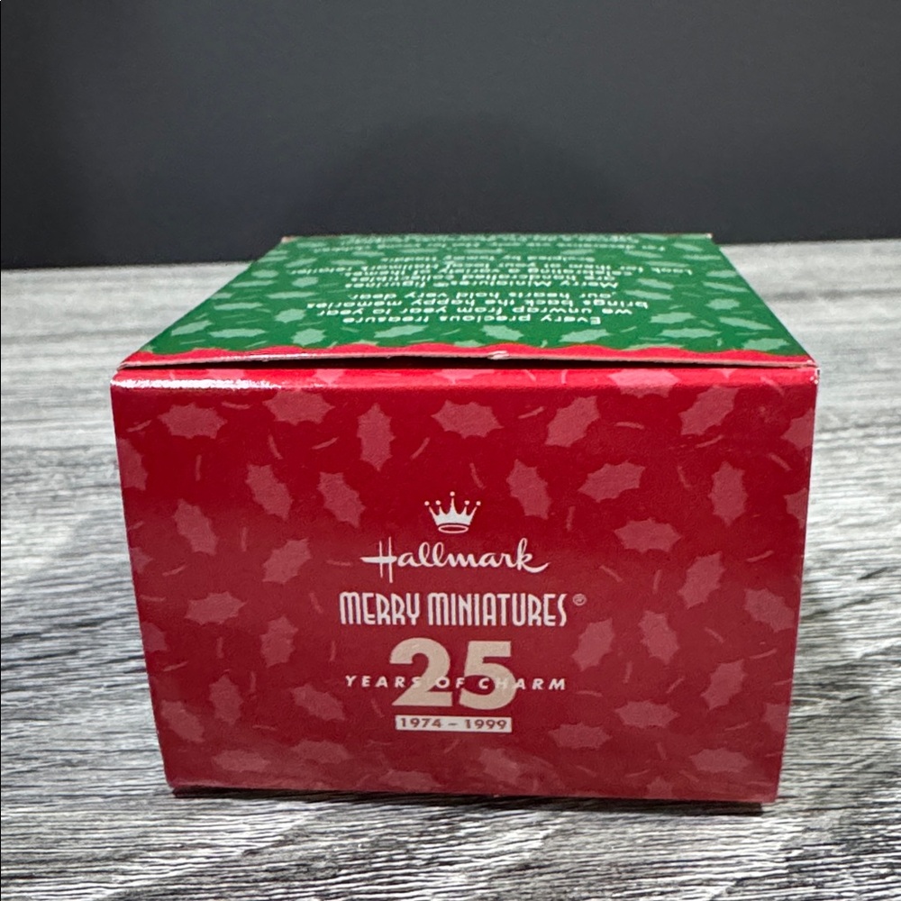 Hallmark | Merry Miniatures: 25th Anniversary Edition Teddy Bear Figures - Picture 6 of 16